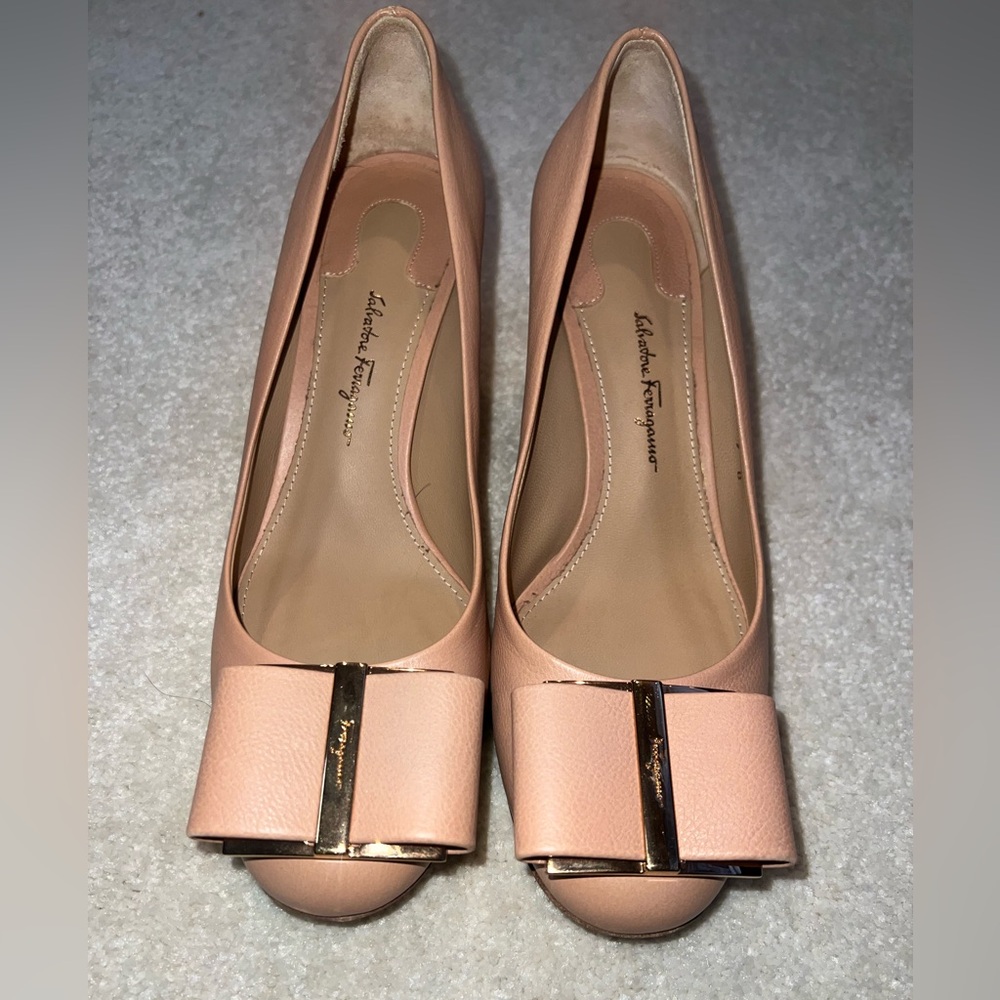 Salvatore Ferragamo Blush Peep-Toe Heels size 7 AUTHENTIC